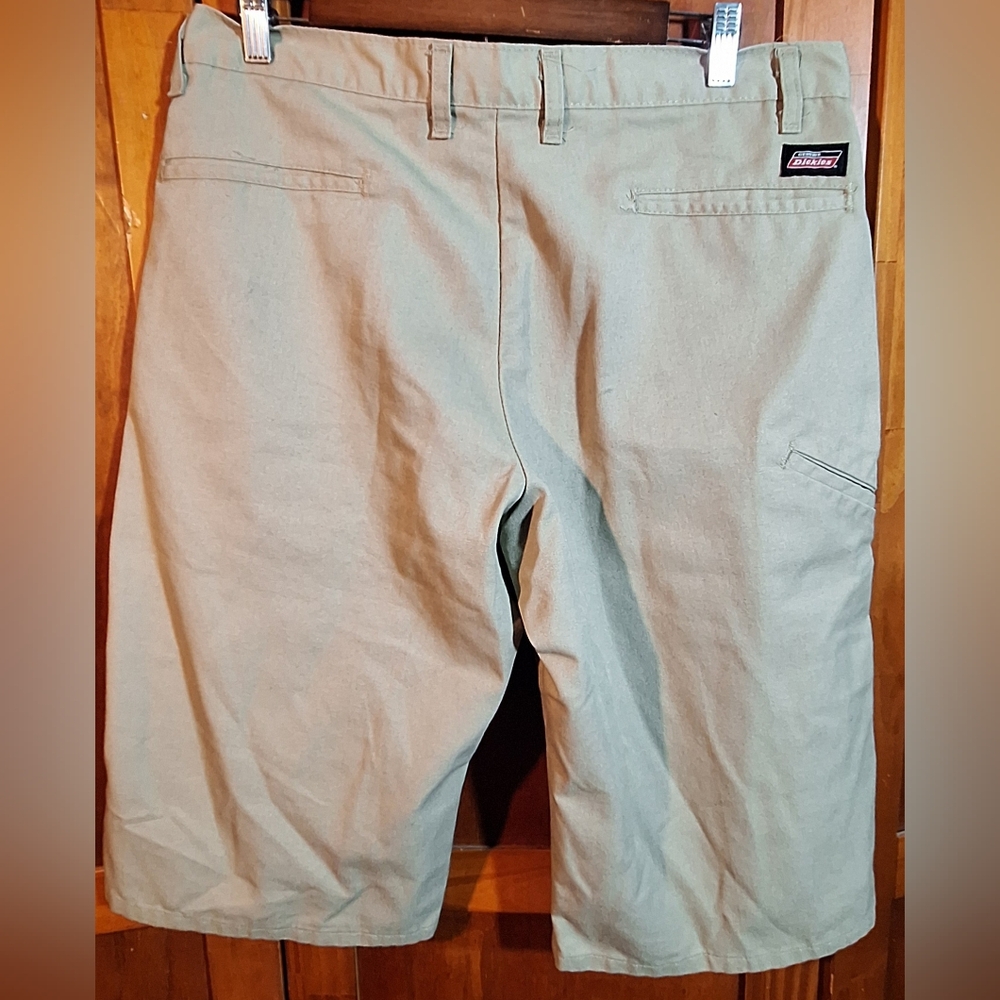 DICKIES Men's Khaki Flat Front Shorts - Picture 2 of 6